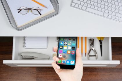 stop-checking-smartphone-670×335