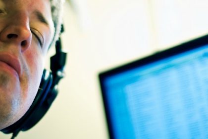 listening-to-music-headphones-670×335
