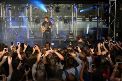 ed-sheeran-on-stage-670×335