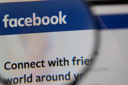 facebook-homepage-magnifying-glass