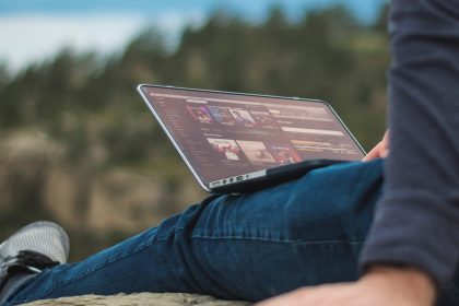 Travel-Router-Laptop-Outdoors