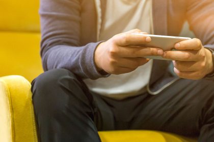 watch-movies-smartphone