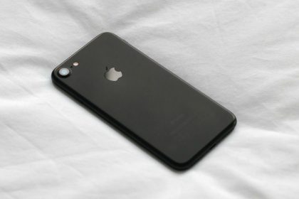 iphone-on-bed