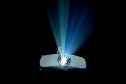 projector-display-screen-portable-travel-featured