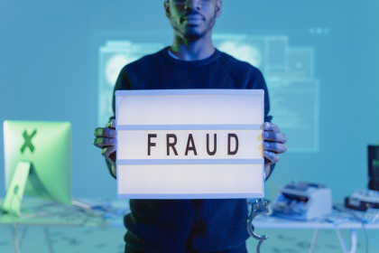 man-holding-laptop-says-fraud