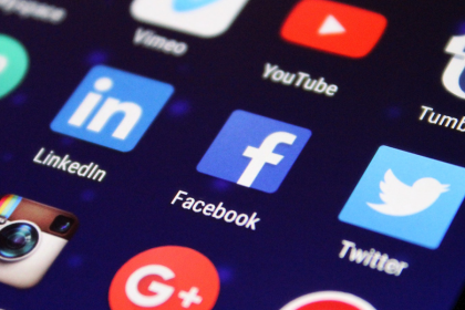 social-media-apps-on-phone
