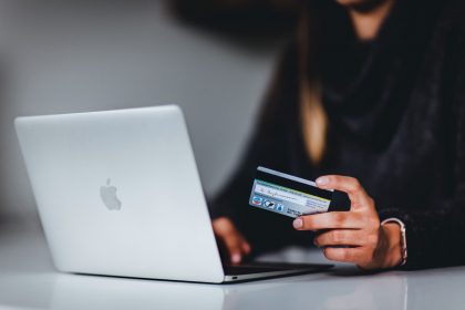 online-shopping-laptop