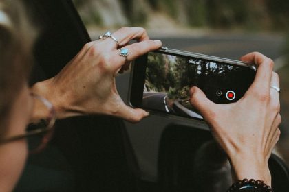 smartphone-videography-while-on-a-car